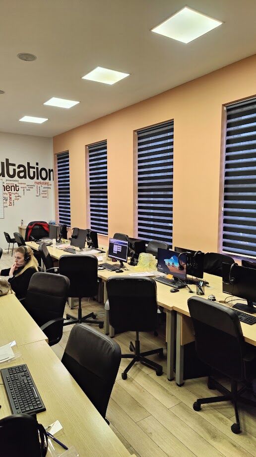Zebra crna zavese u call centru